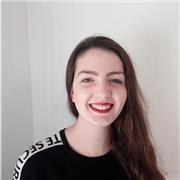 Laureata in lettere moderne comparatistiche impartisce lezioni di italiano, storia, tedesco base, spagnolo base, inglese, geografia, consigli su metodi di studio e organizzazione del proprio tempo